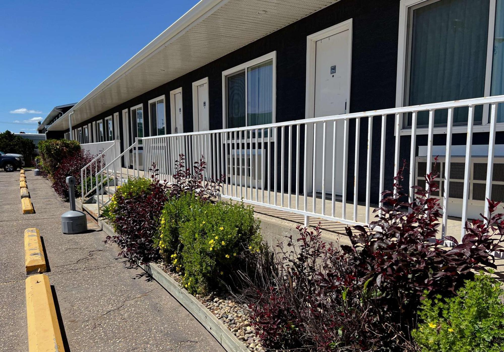 Coast Swift Current Hotel Eksteriør billede